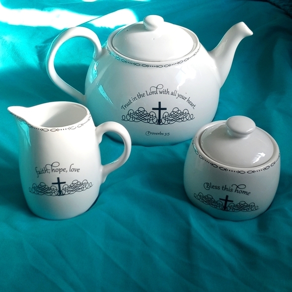 Porcelaine fine new white teapot, sugar bowl and jug prints both sides NWOT - Picture 1 of 6